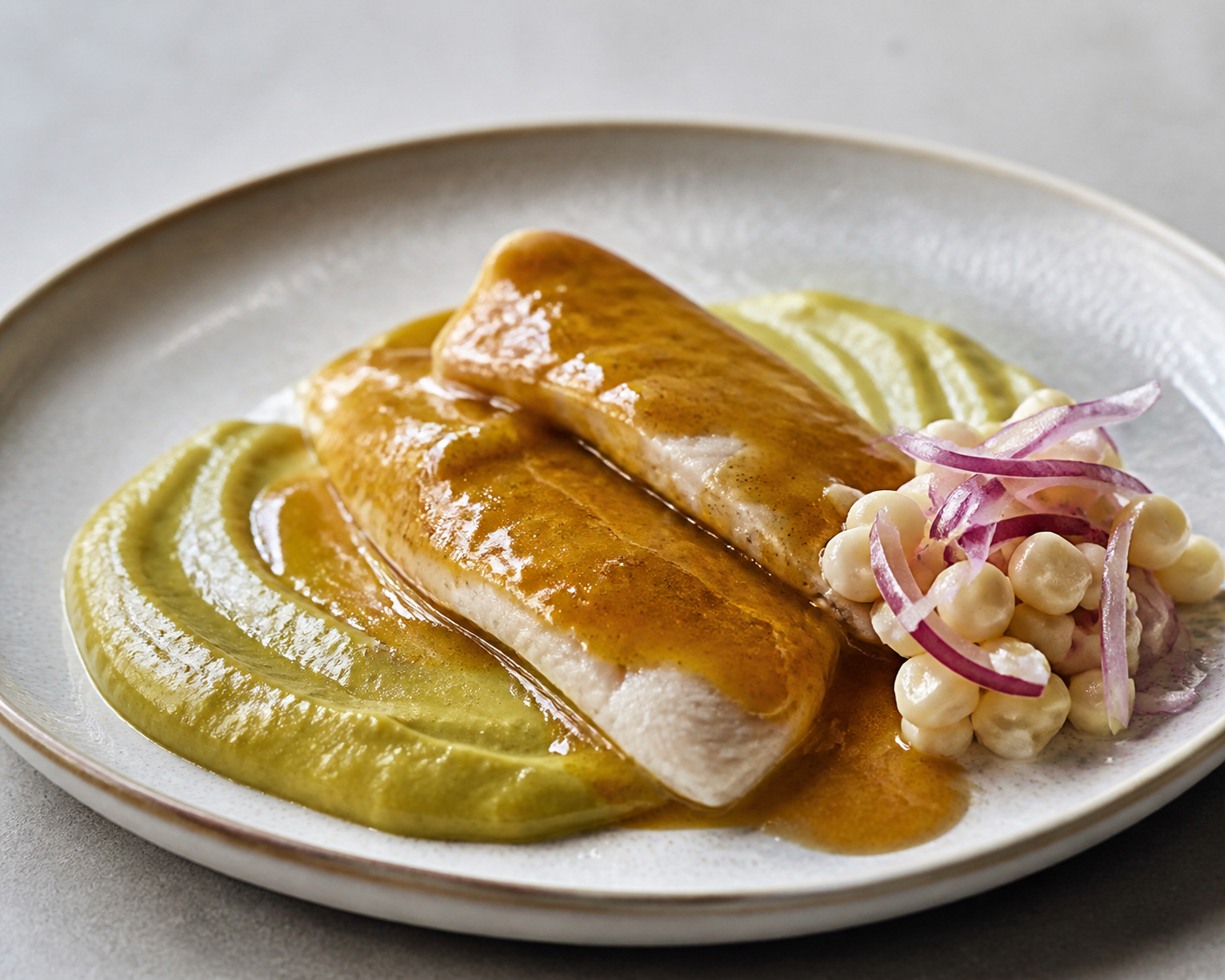 Corvina en Salsa de Ají Amarillo y Cacao con Puré de Verde Asado y Ensalada Tibia de Choclo