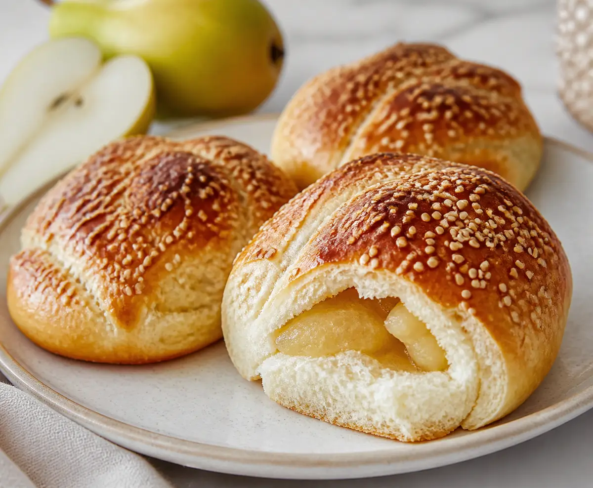 Bollos Nube de Vainilla, Pera y Ajonjolí Crujiente